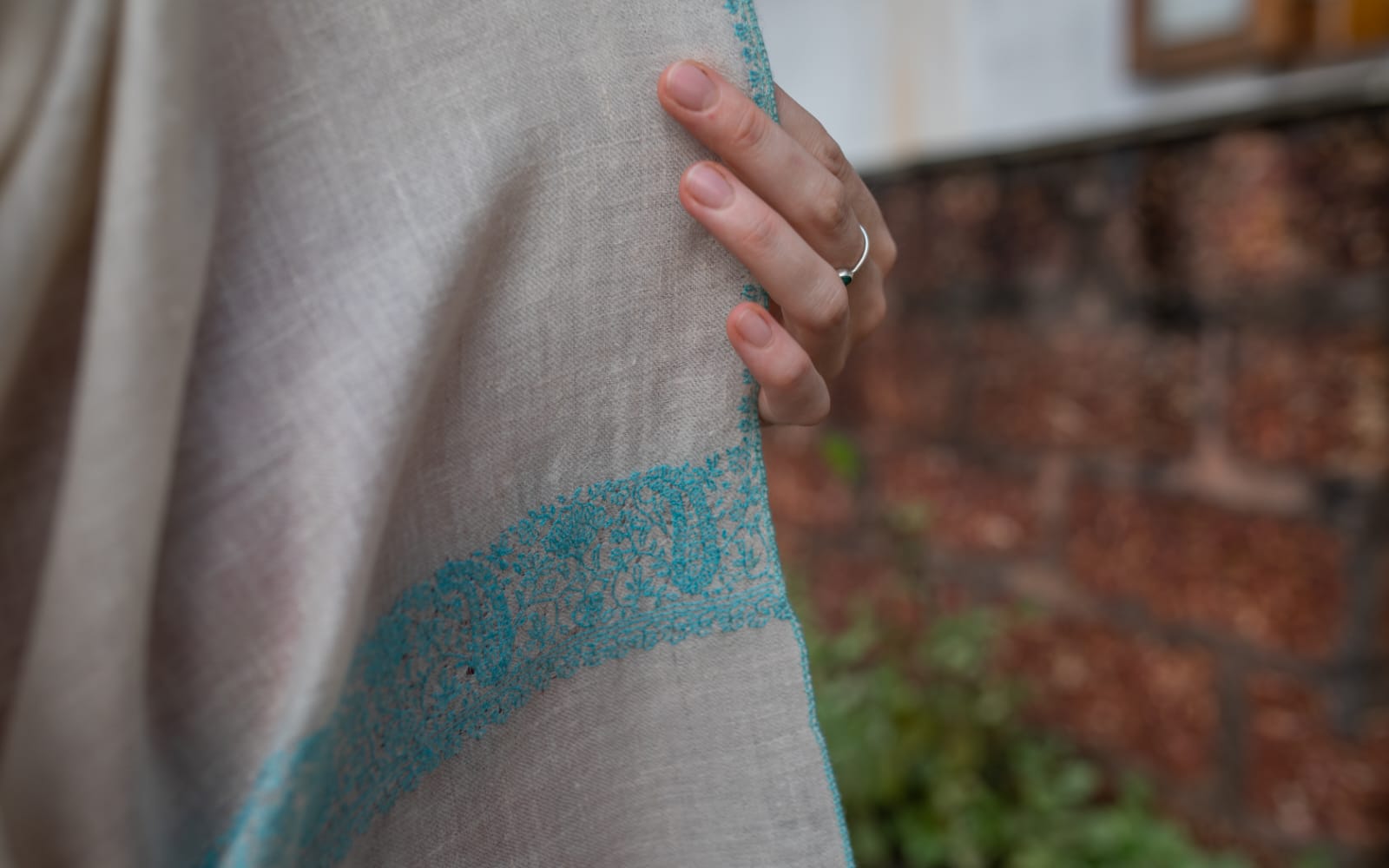 Soozni Embroidery Pashmina - Image 2