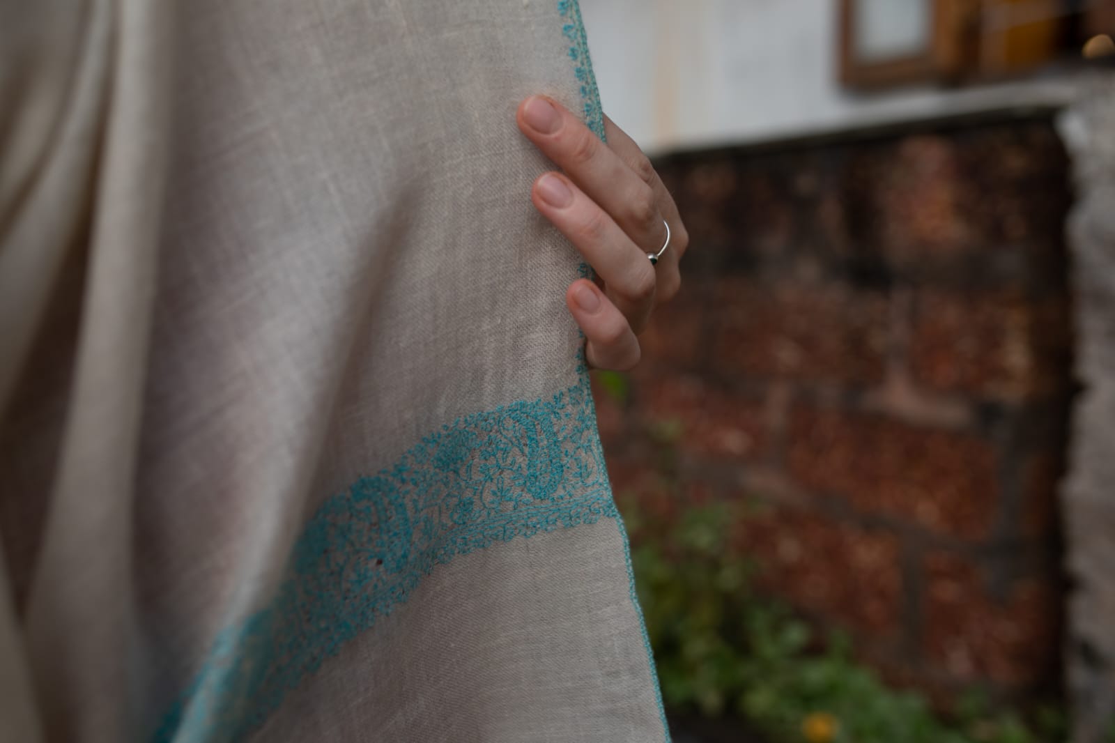 Soozni Embroidery Pashmina - Image 3